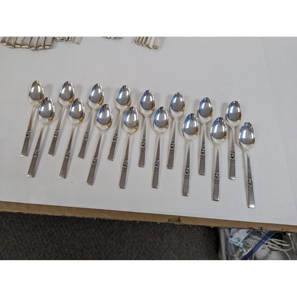 Oneida Morning Star Silverplate 1948 Serving for 8 Set of 47 - Picture 8 of 9